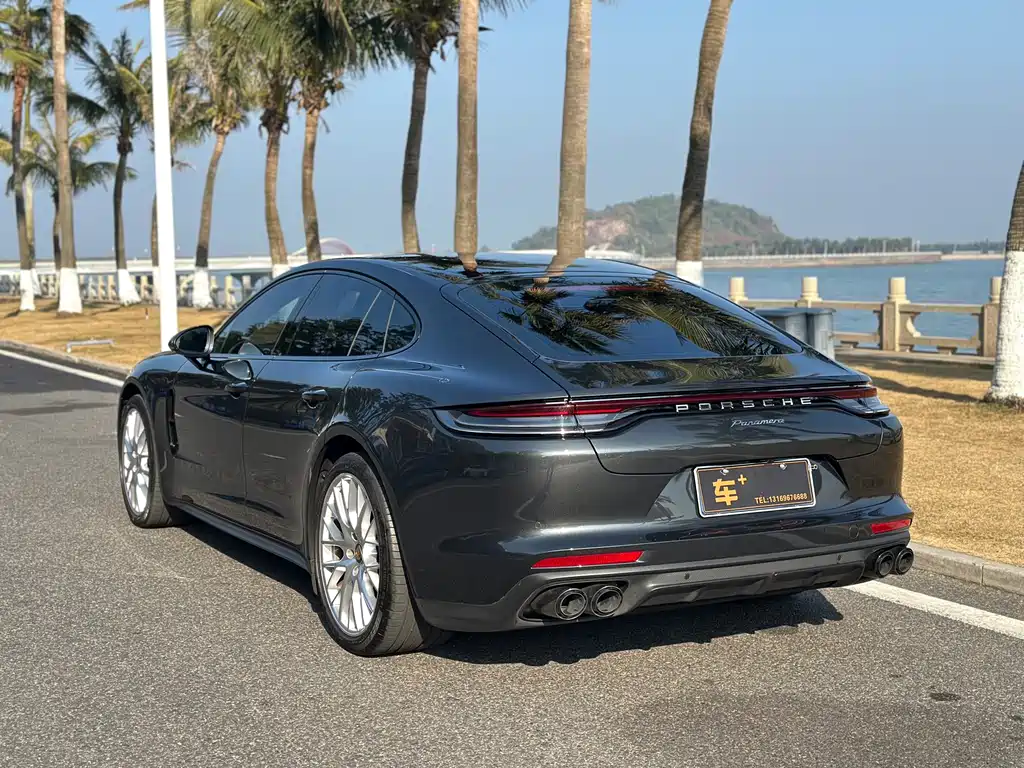 PORSCHE PANAMERA