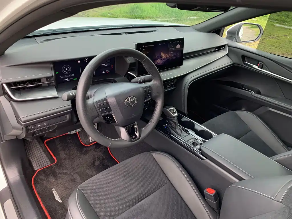 Toyota Camry — миниатюра 8