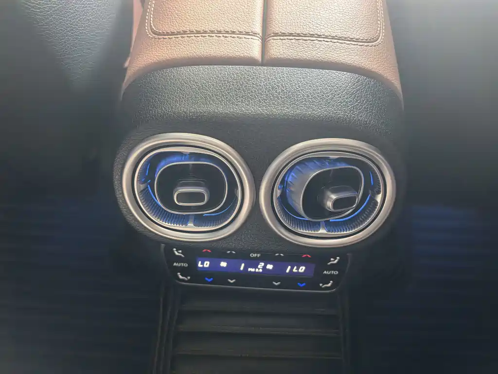 Mercedes-Benz GLC — миниатюра 8