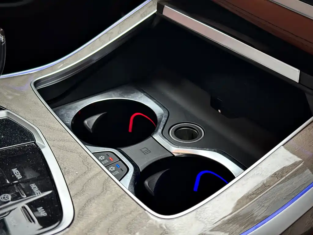 BMW X7 — миниатюра 22