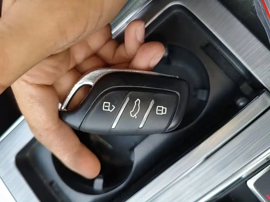 Roewe RX5 New Energy — миниатюра 9