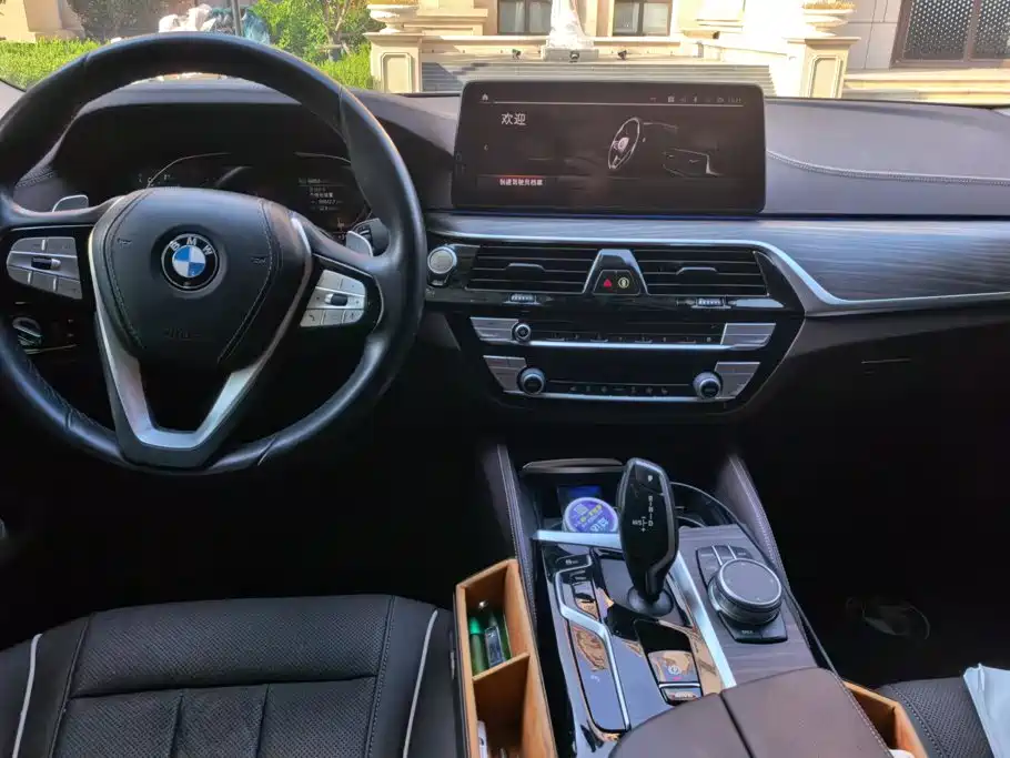 BMW 5 Series — миниатюра 12