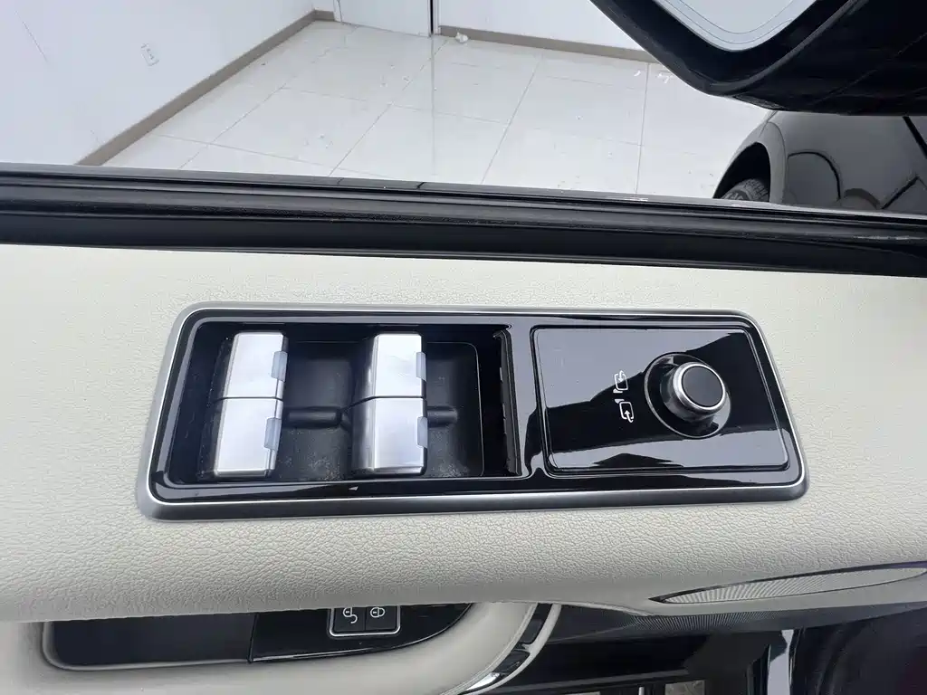 Land Rover Range Rover — миниатюра 18