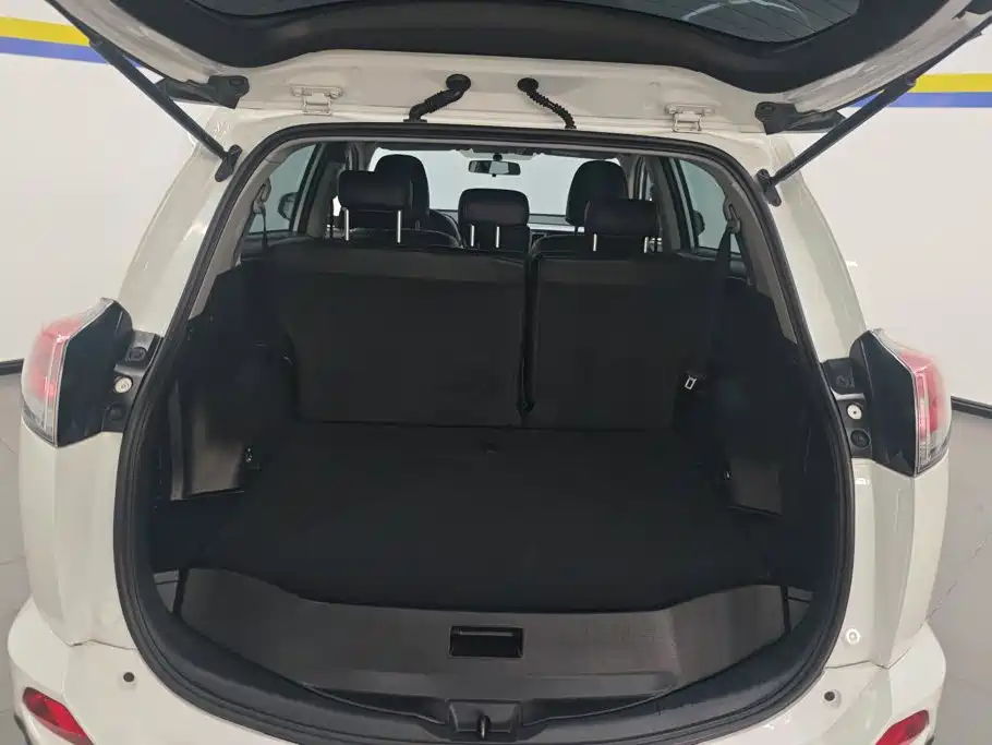Toyota RAV4 — миниатюра 4