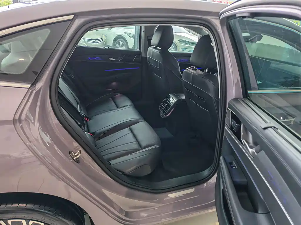 Volkswagen Passat 2025 Pro 380TSI