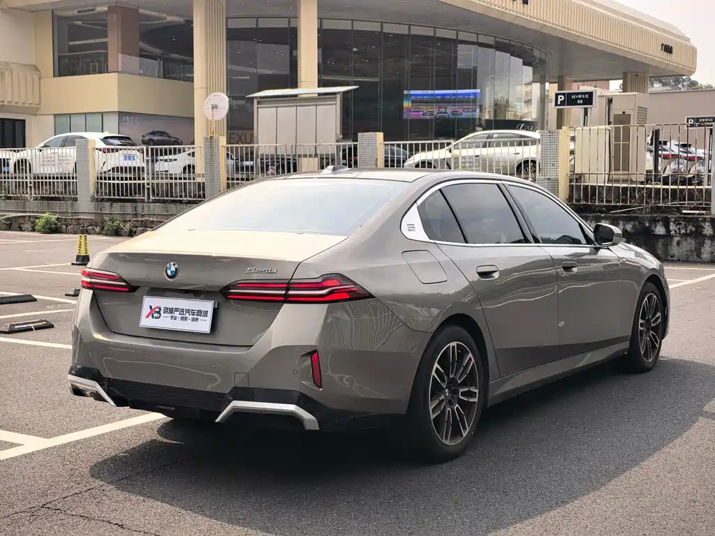 BMW 5 Series — миниатюра 5