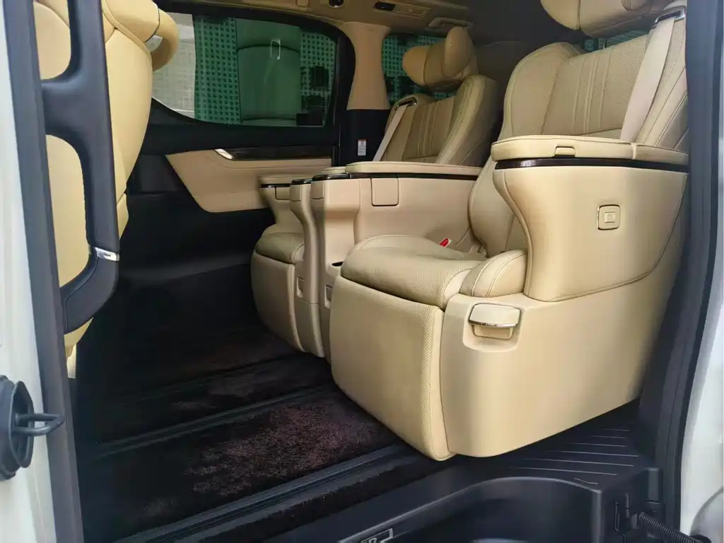 Toyota Alphard — миниатюра 6
