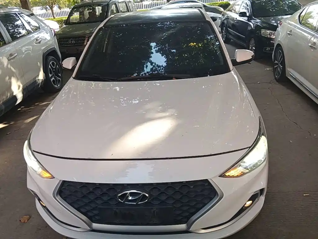 Hyundai Elantra — миниатюра 3