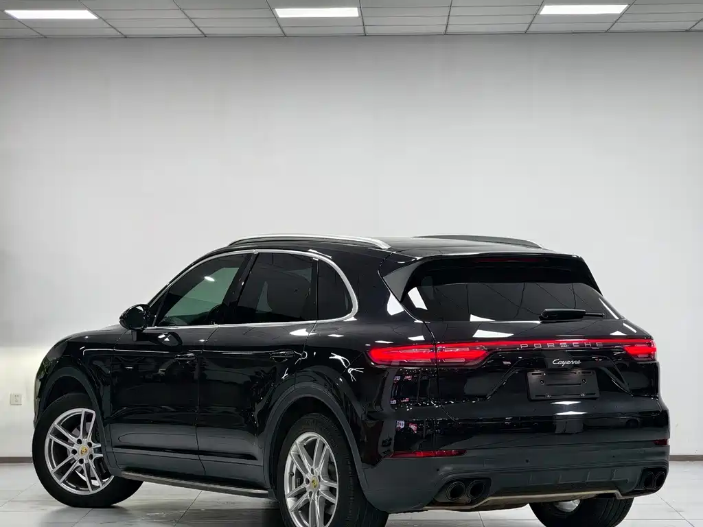 Porsche Cayenne — миниатюра 5