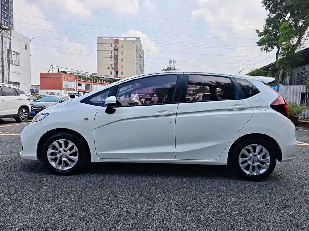Honda Fit — миниатюра 8