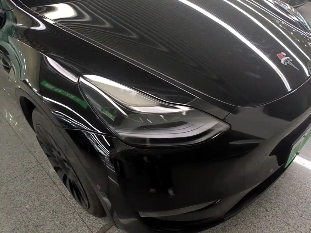 Tesla Model Y — миниатюра 8