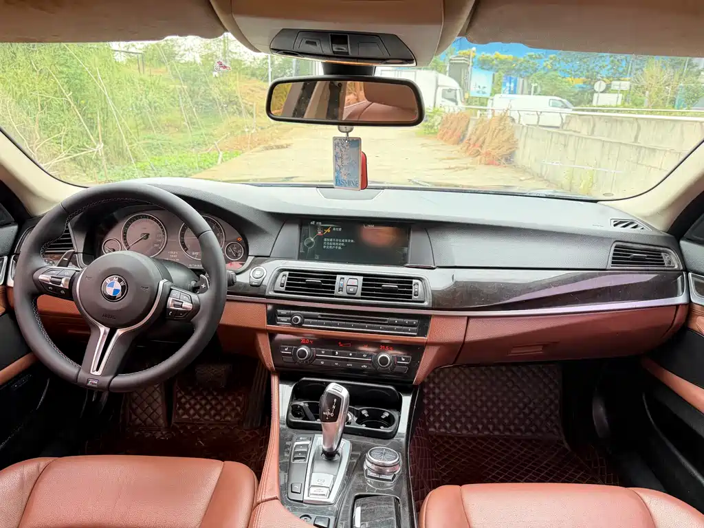 BMW 5 Series — миниатюра 17