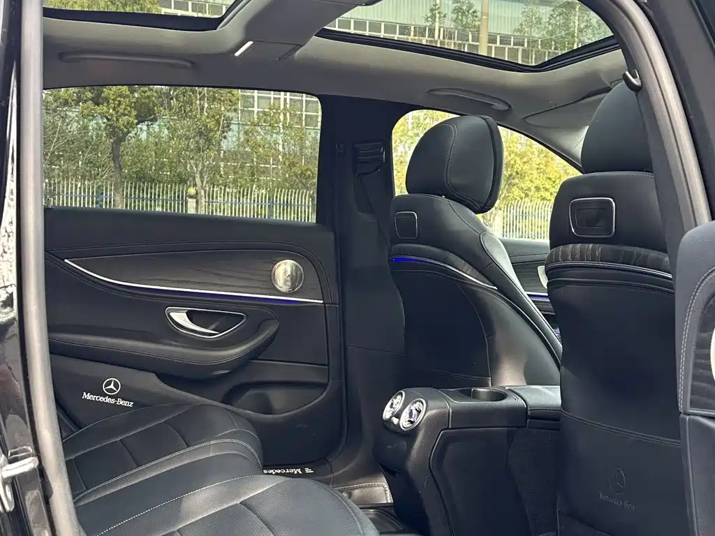 Mercedes-Benz E-Class — миниатюра 9
