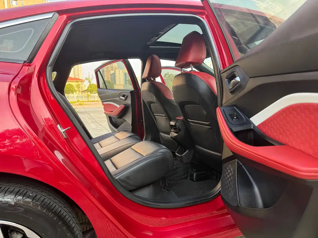 MG MG5 — миниатюра 18