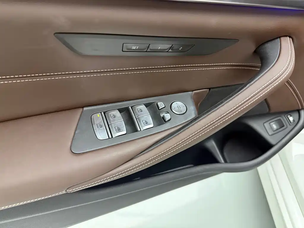 BMW 5 Series New Energy — миниатюра 7