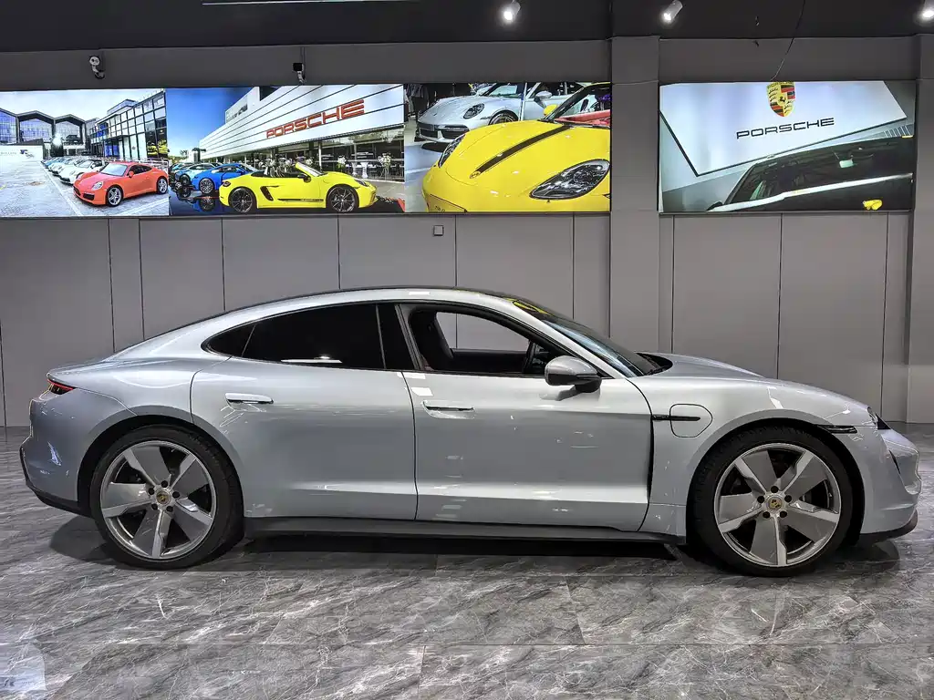 Porsche Taycan — миниатюра 3