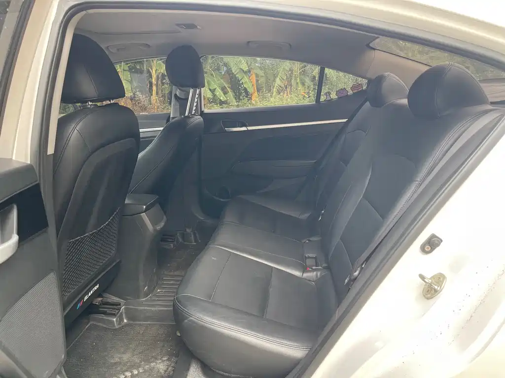 Hyundai Elantra — миниатюра 14