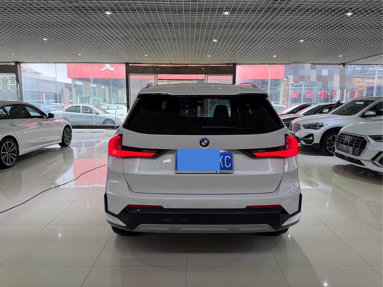 BMW X1 1.5 л 2023 г. Белый, пробег 15000 км
