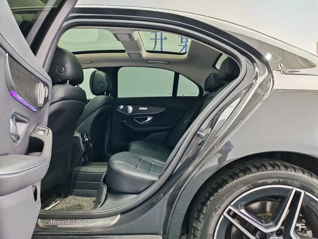 Mercedes-Benz C-Class — миниатюра 12
