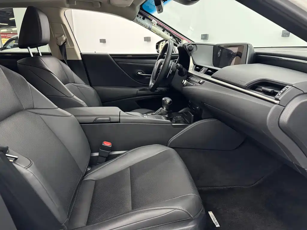 Lexus ES — миниатюра 10