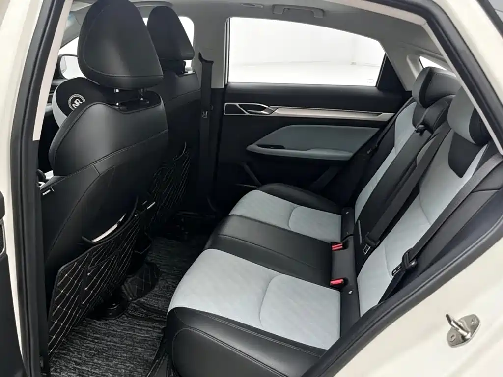 Geely Emgrand L — миниатюра 8