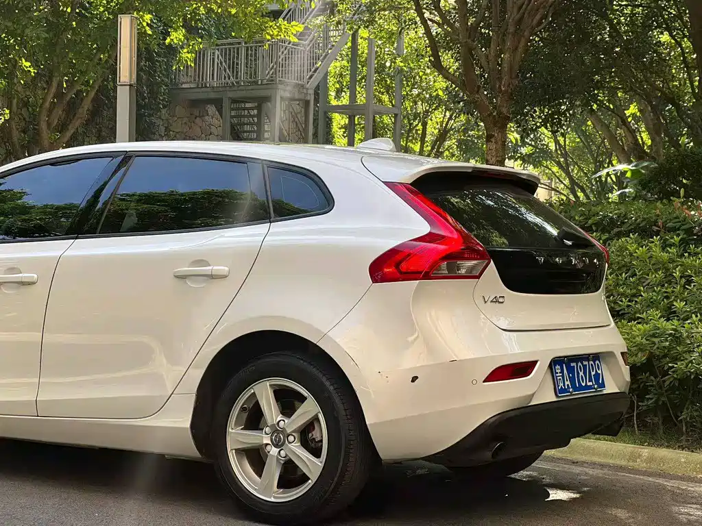 Volvo V40 — миниатюра 2