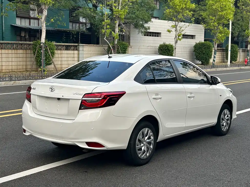 Toyota Vios — миниатюра 9