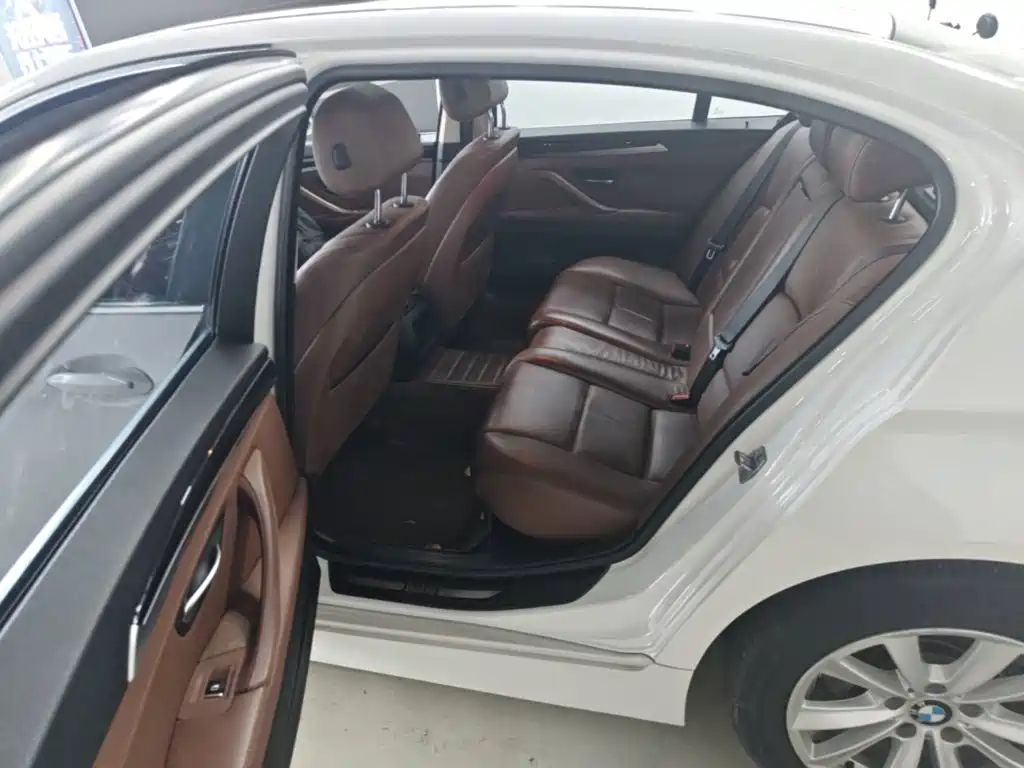 BMW 5 Series — миниатюра 17