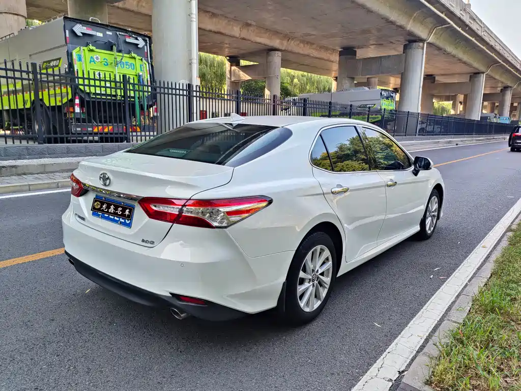 Toyota Camry — миниатюра 4