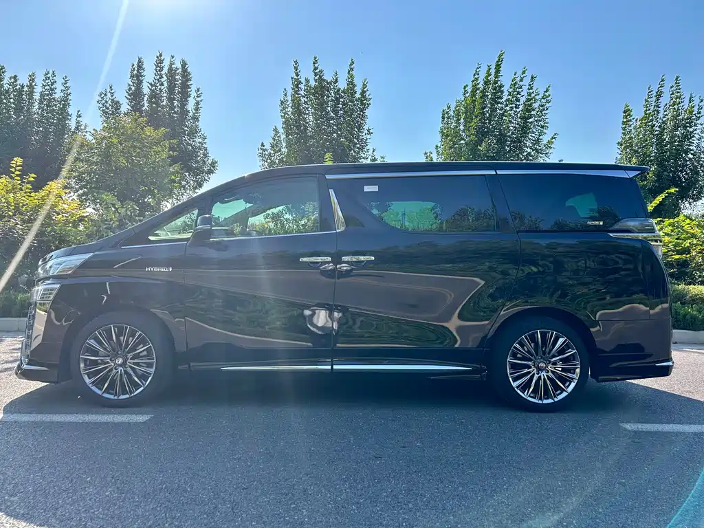 Toyota Vellfire — миниатюра 3