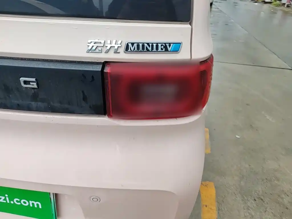 Wuling MINIEV — миниатюра 8