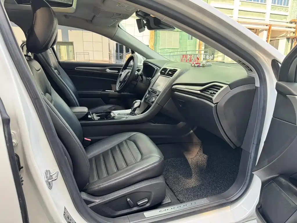 Ford Mondeo 2013 2.0L GTDi200 Luxury