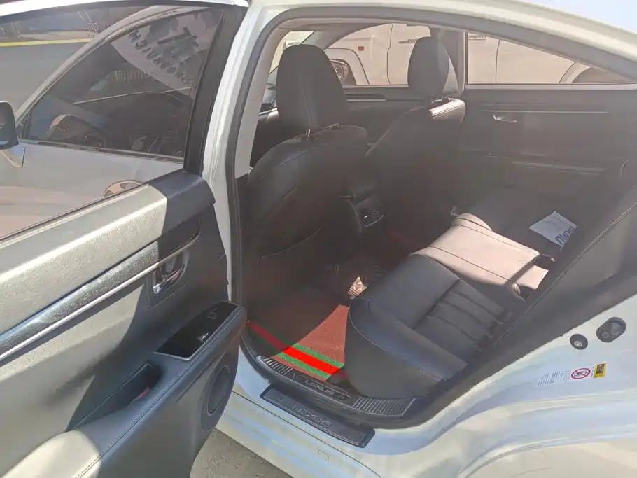Lexus ES — миниатюра 11