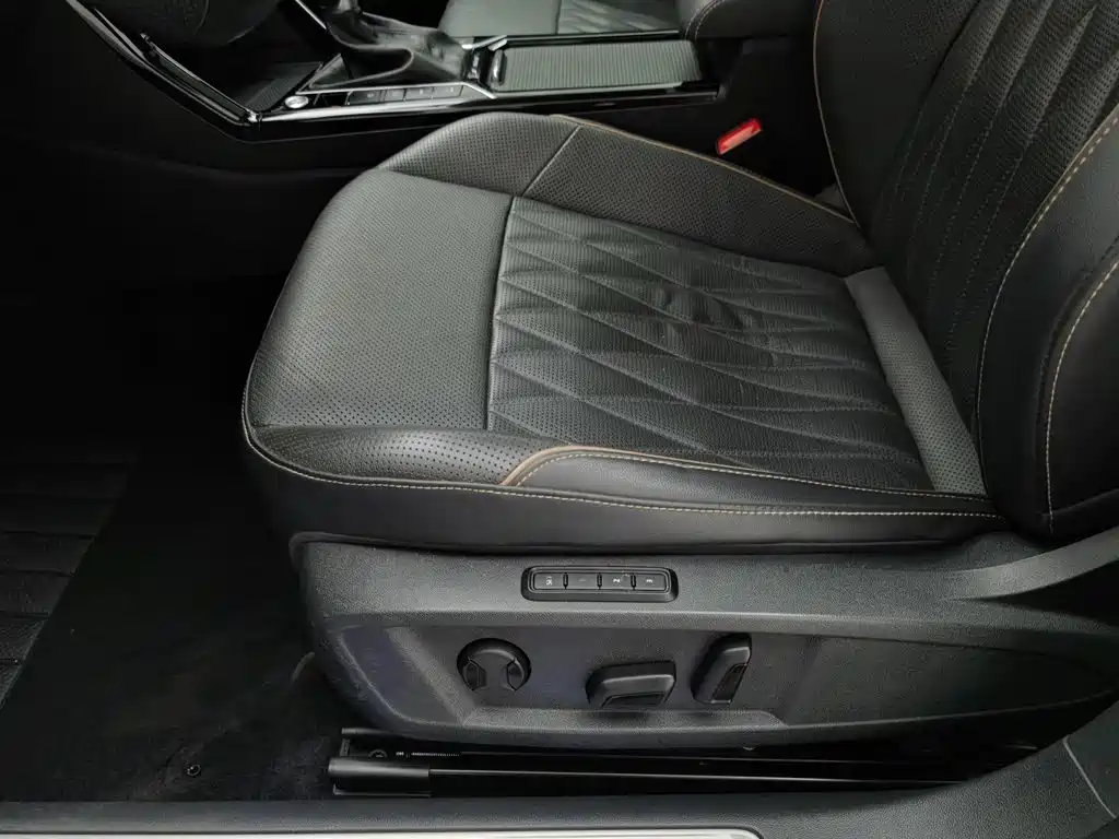 Volkswagen Passat PHEV — миниатюра 20