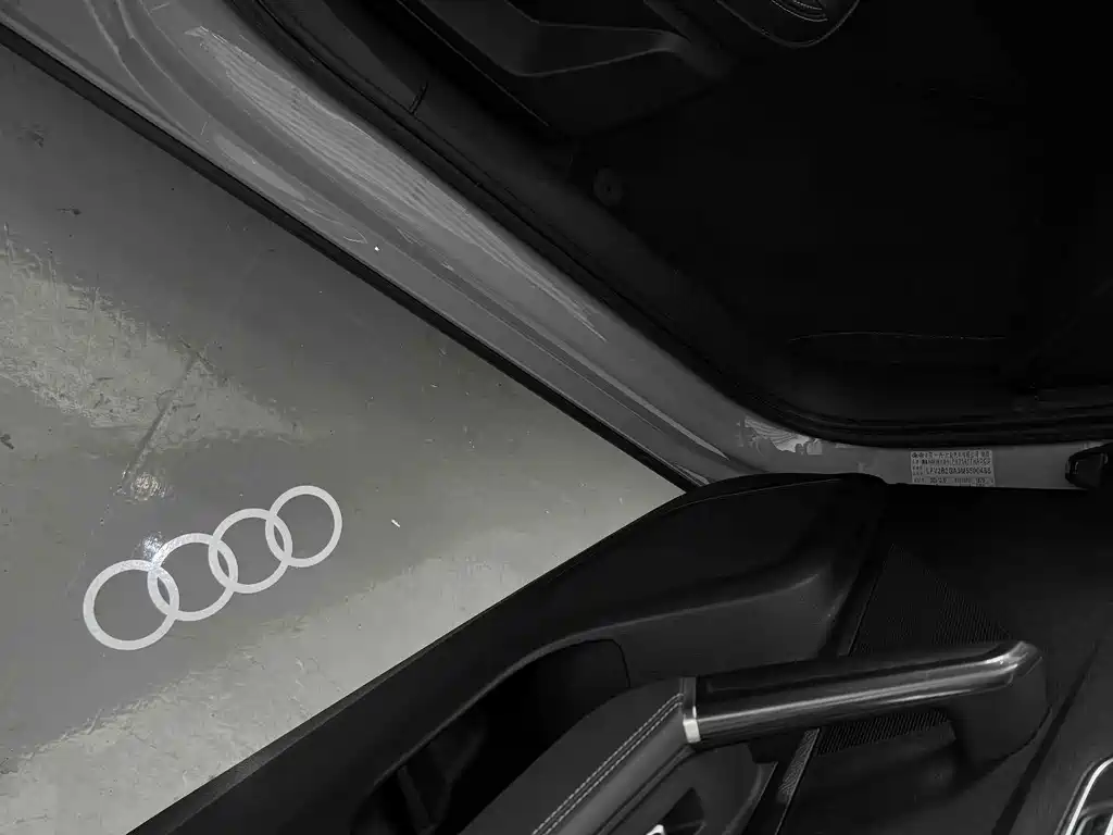 Audi Q2L 2022 — фото 14