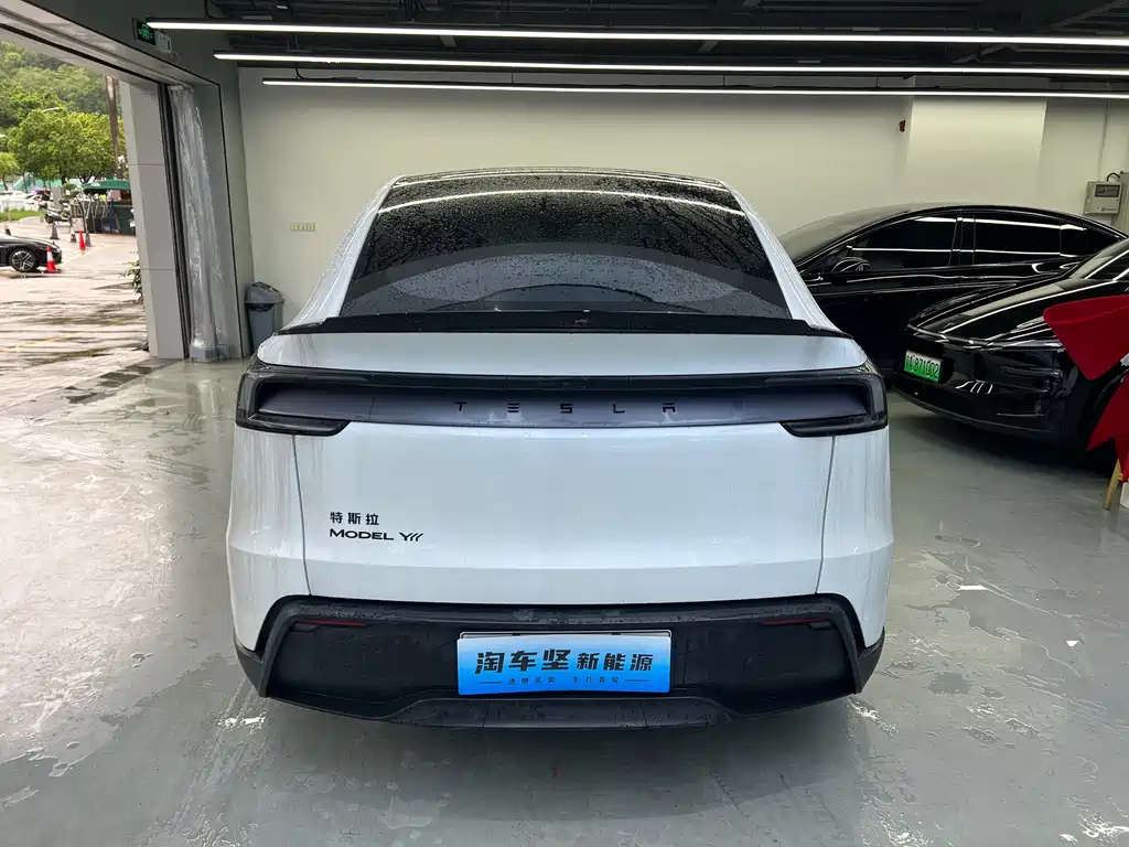 Tesla Model Y L