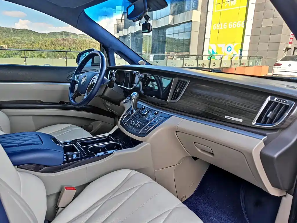 Buick GL8 — миниатюра 5