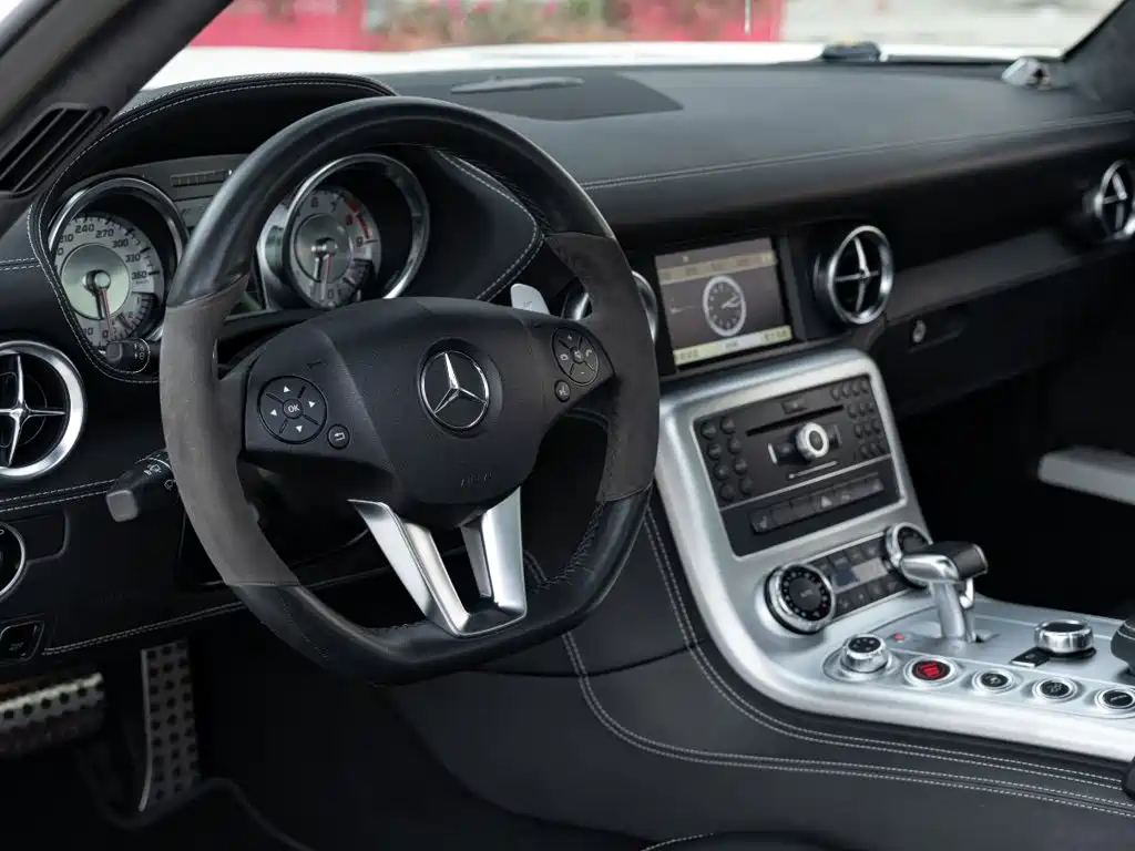 Mercedes-Benz SLS AMG — миниатюра 9