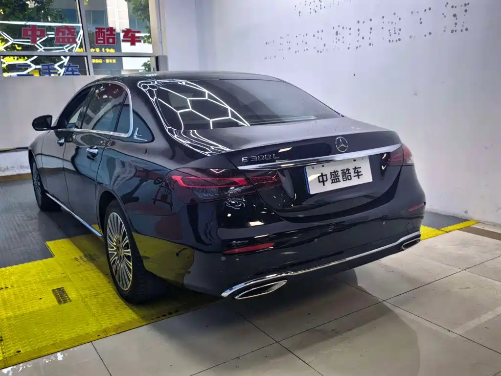 Mercedes-Benz E-Class — миниатюра 11