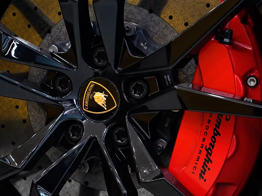 LAMBORGHINI AVENTADOR