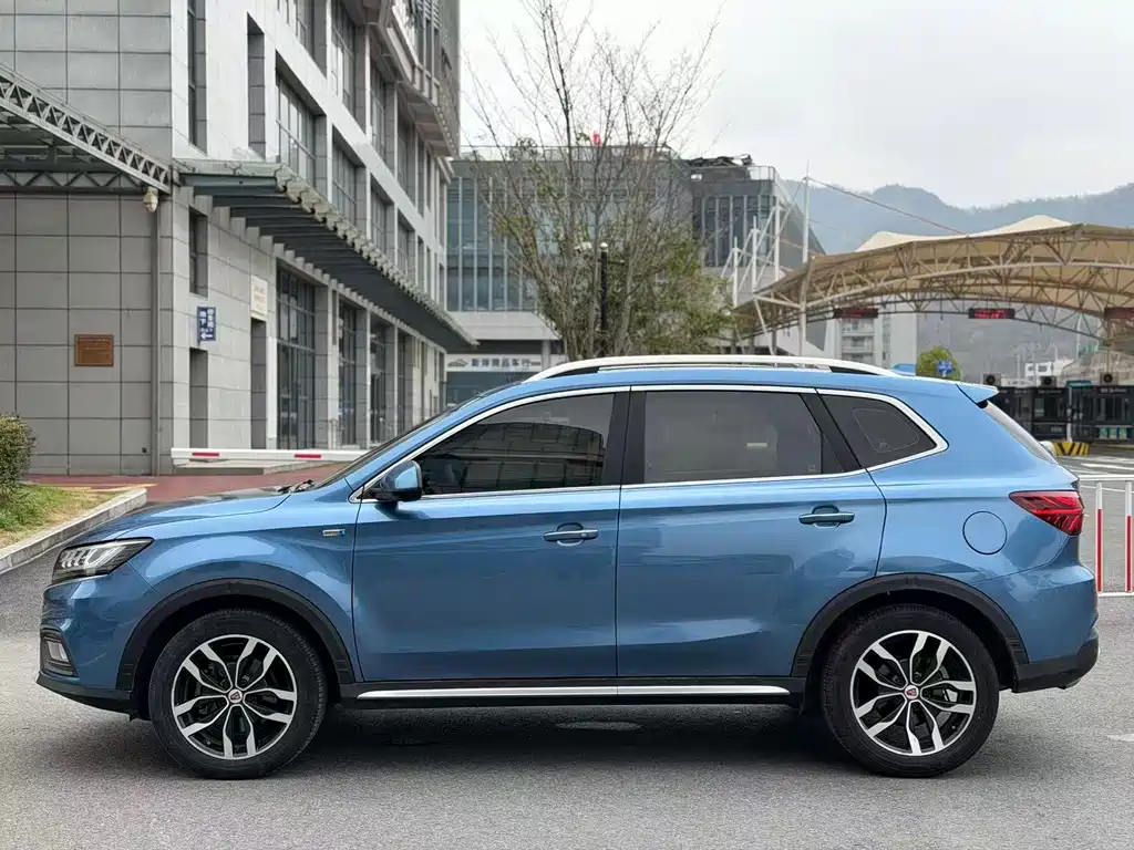ROEWE RX5
