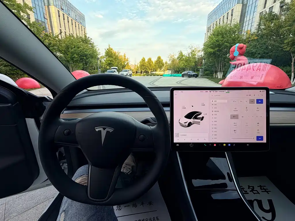 Tesla Model 3 — миниатюра 10