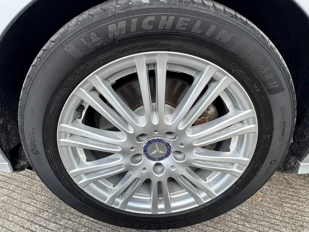 Mercedes-Benz E-Class — миниатюра 15