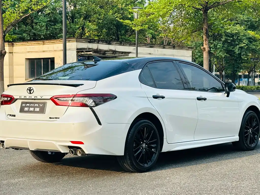 Toyota Camry — миниатюра 4