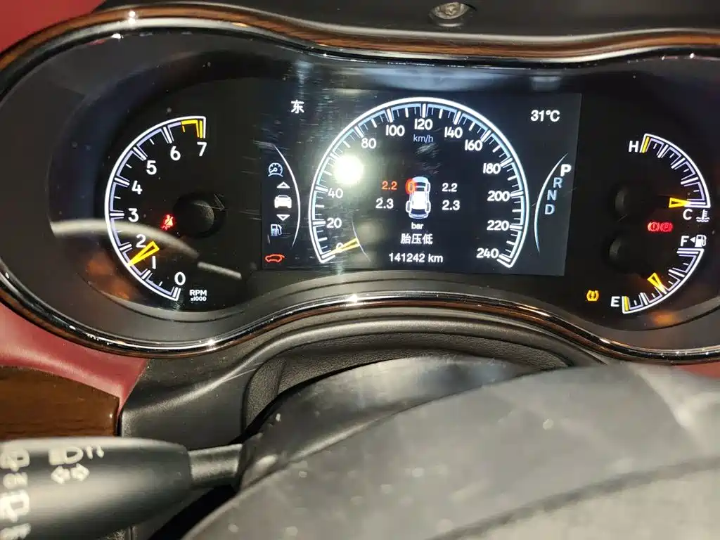 Jeep Grand Cherokee (Import) — миниатюра 8