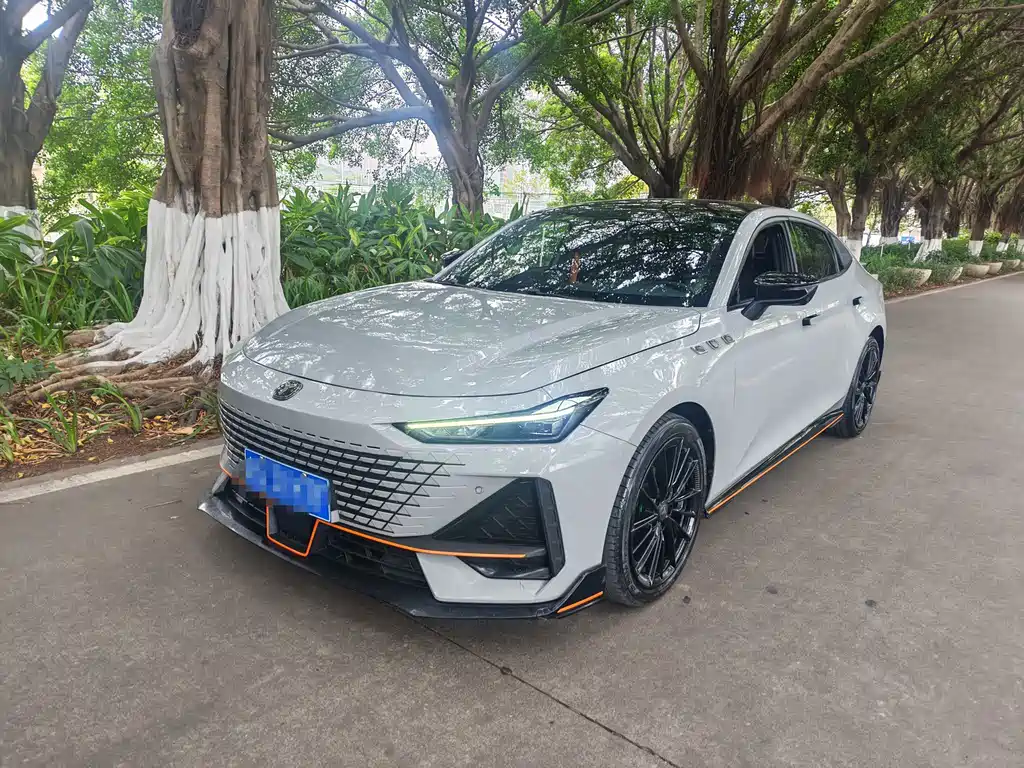 2022 Changan UNI-V - zdjęcie 1 z 9