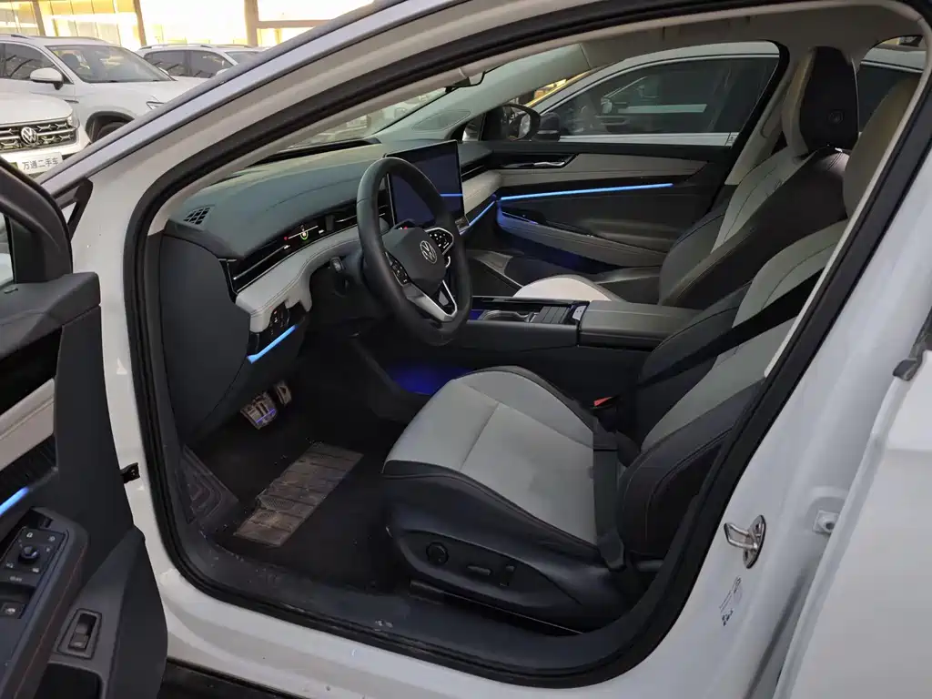 VOLKSWAGEN ID.7 VIZZION