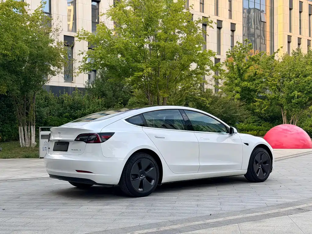 Tesla Model 3 — миниатюра 17