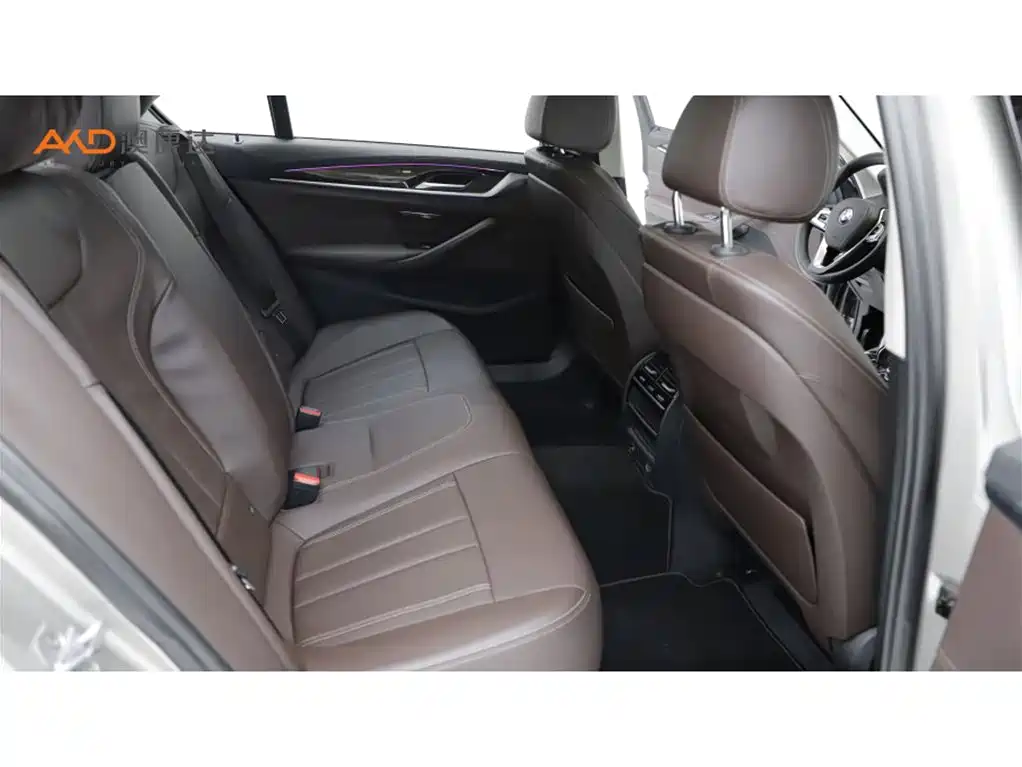 BMW 5 Series — миниатюра 8