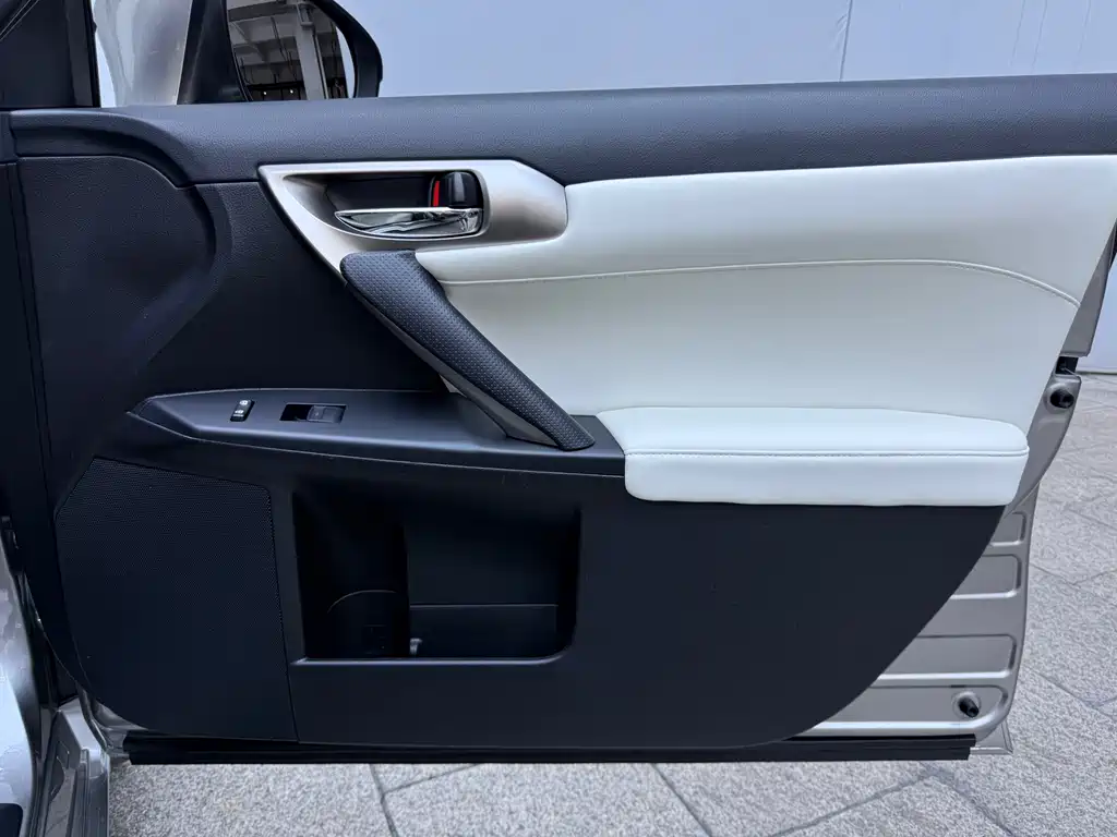 Lexus CT — миниатюра 21
